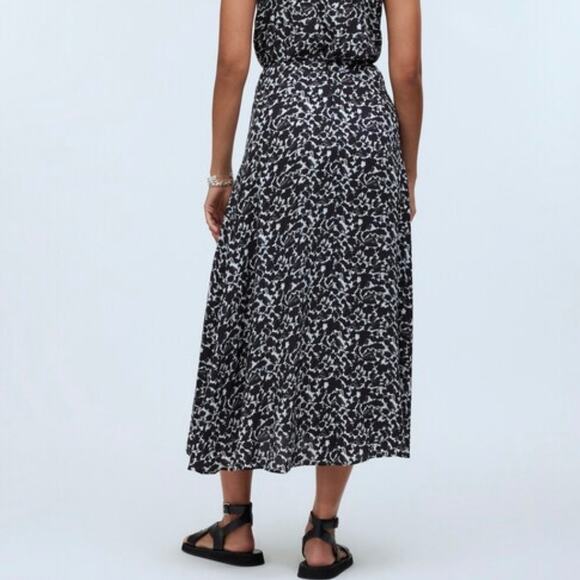 Madewell Women's Side-Slit Midi Skirt in Floral Crepe Black and White 8 NEW - Picture 2 of 13
